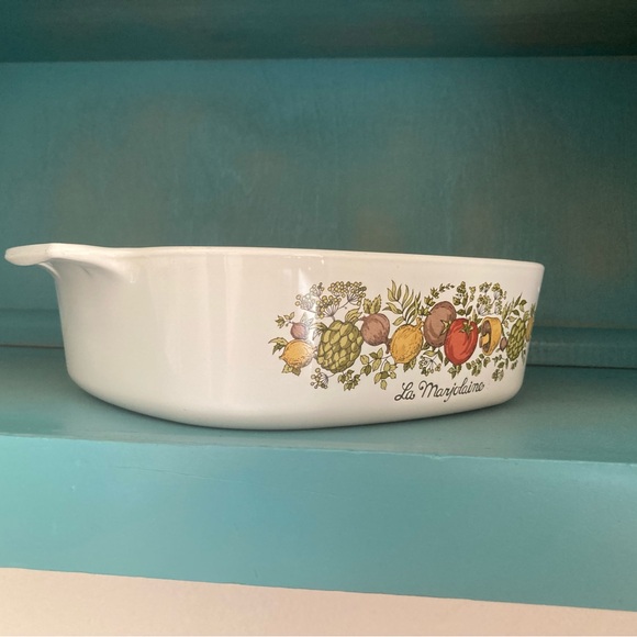 Vintage Corning Ware; 2 Quarts Square Baking Dish, No Lid - Picture 2 of 10